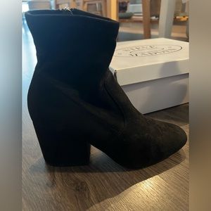 Steve Madden black suede ankle bootie. Size 7. 2.5 inch block heel.